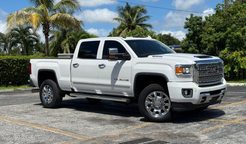
								2019 GMC Sierra 2500 HD Denali full									