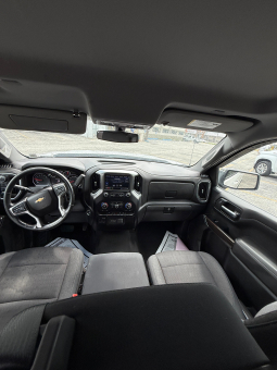 
										2019 Chevrolet Silverado LT full									