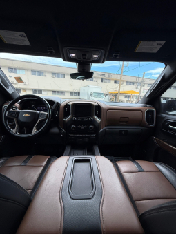 
										2020 Chevrolet Silverado High Country full									