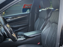 
										BMW 330i Pack M full									